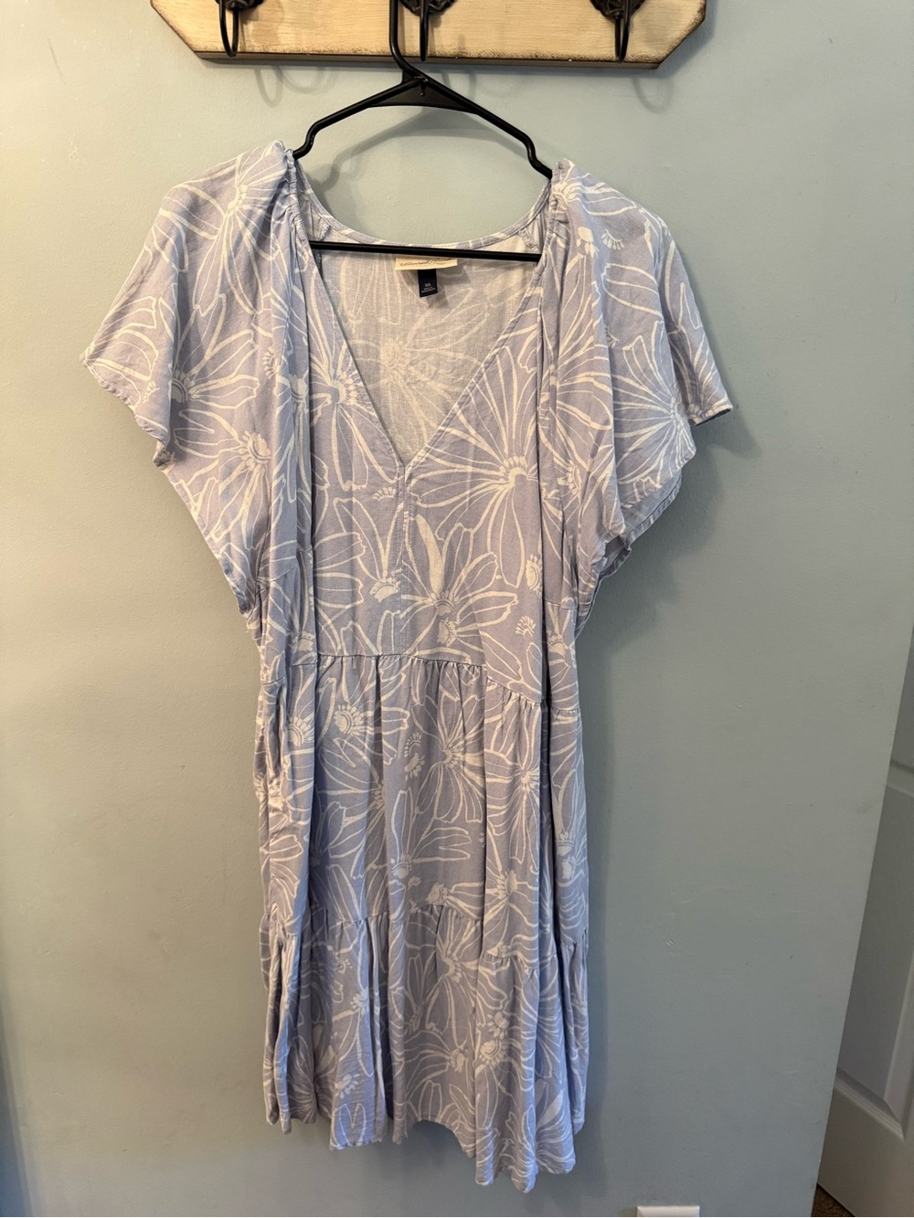 Universal Thread Pale Blue Floral V-Neck Midi Dress
